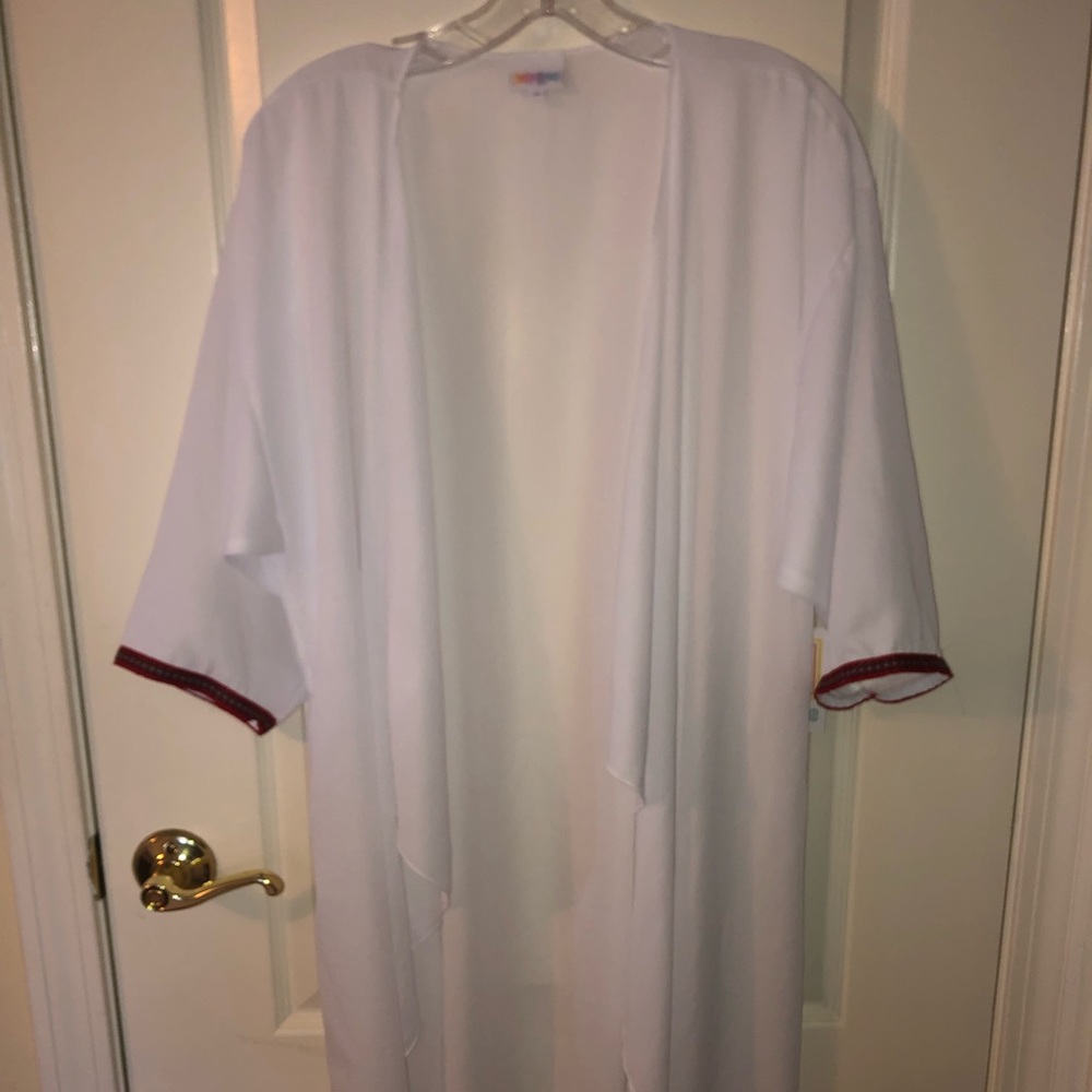 Lularoe Shirley! Fits size 10-18!